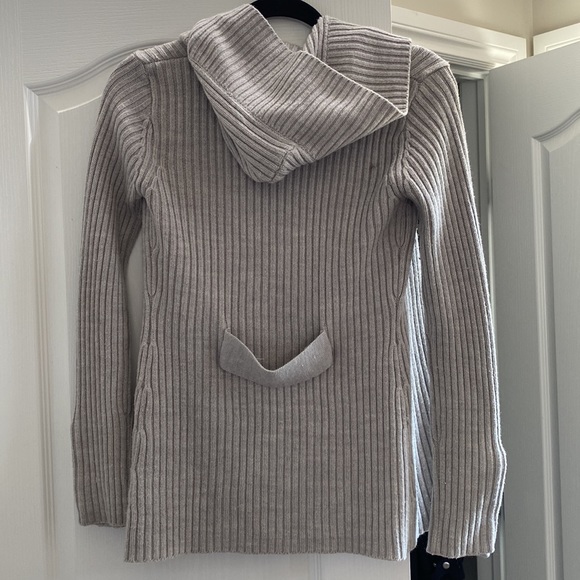 Suzy Shier grey cardigan/sweater - Picture 2 of 3